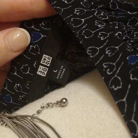 Cute little floral pattern sheer button front dress with synch stretch waist - Picture 5 of 6